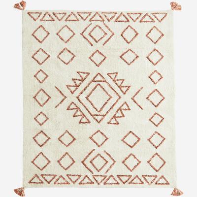  Tufted cotton rug w/ tassels i Ivory, orange, black fra Madam Stoltz i Cotton (Varenr: PI-10266)
