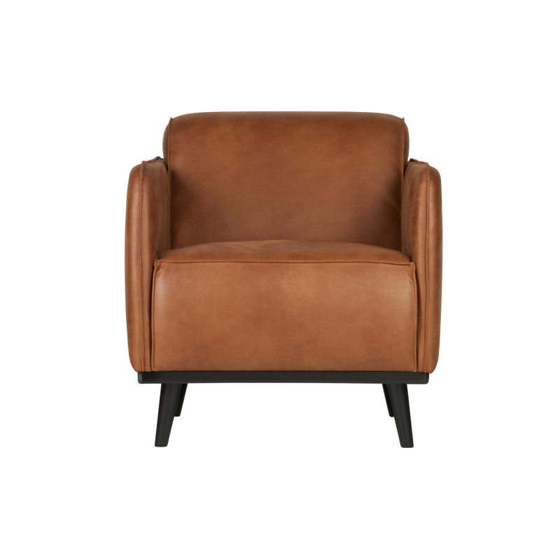 Lænestol WOOOD Statement, cognac kunstlæder, bløde afrundede former, birkeben, H77xB72xD93 cm