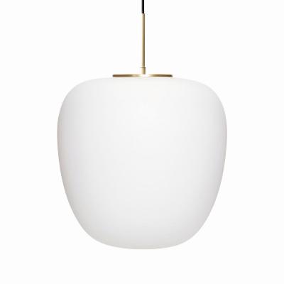 Hvid loftlampe i glas og messing fra Hübsch Interiør - 991399
