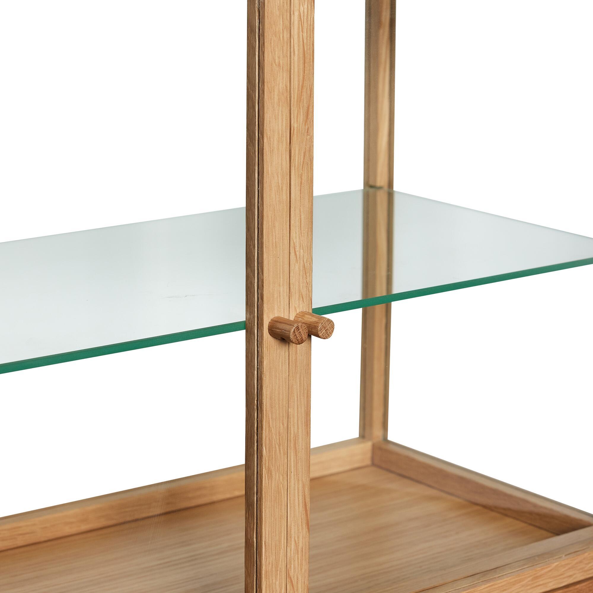  Poetic Udstillingsmontre Large Natur fra Hübsch Interiør i Glas, MDF, Egetræsfiner, Egetræ (Varenr: 882006)