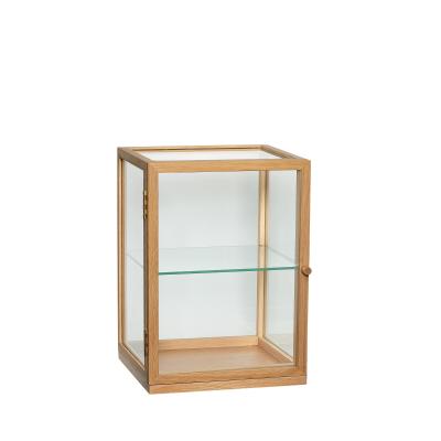 Poetic Udstillingsmontre Small Natur fra Hübsch Interiør i Glas, MDF, Egetræsfiner, Egetræ (Varenr: 882007)