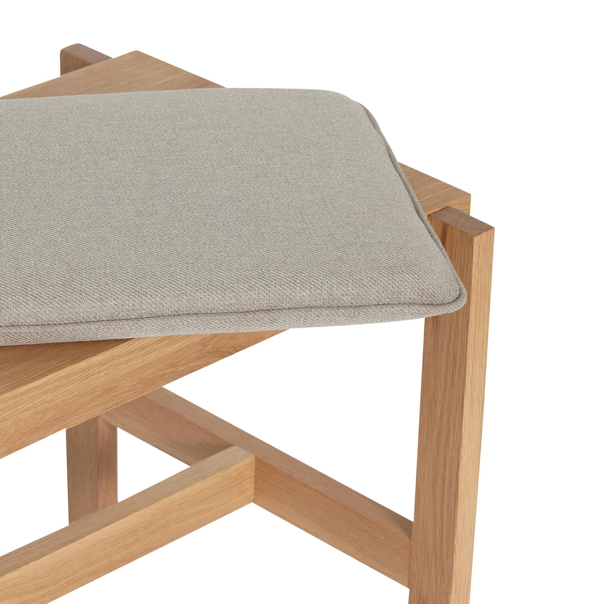  Epoch Bænk Sand/Natur fra Hübsch Interiør i MDF, Egetræsfiner, Egetræ, Polyester (100%) (Varenr: 882029)