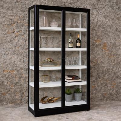 Sort vitrineskab med glas på alle sider og 5 hylder