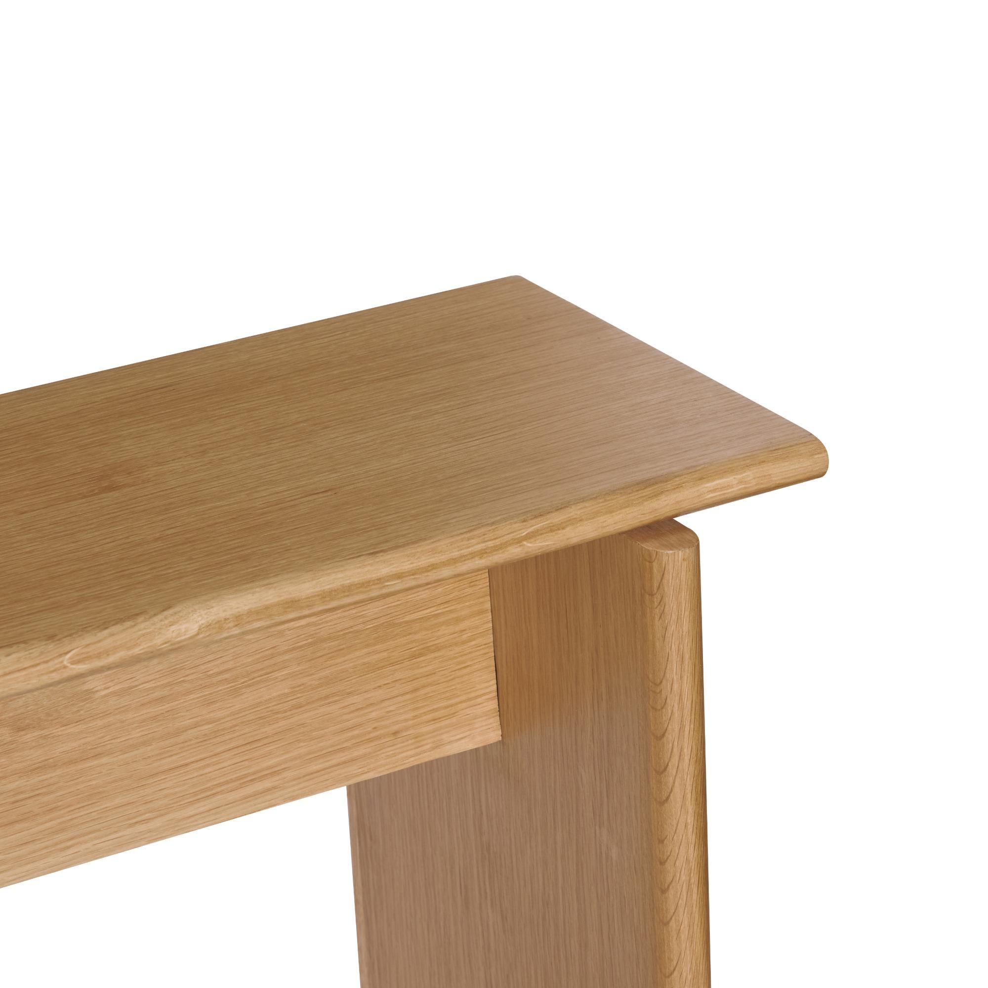 Detalje af sæde og ben på Baenk skammel i eg